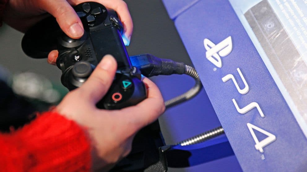 اکانت قانونی ps4 چیست